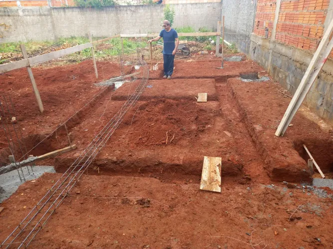 Construção de Fundação em Andamento