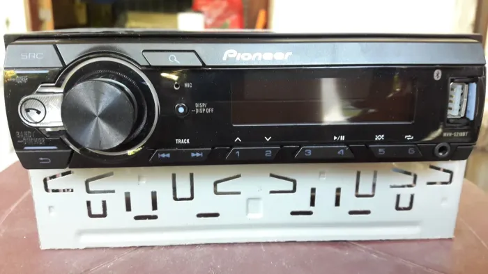 SOM PIONEER MVH 218BT 