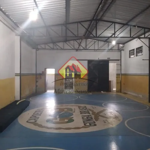 Aluga se Galpão em Taubaté com 275m² e área de 550m². Muito bem localizado.