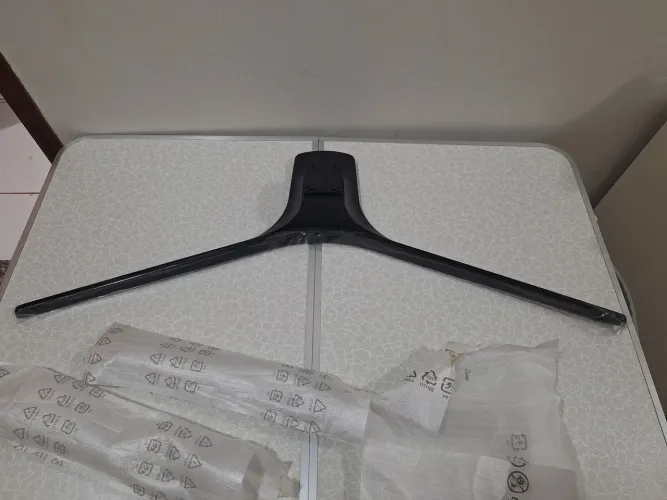 Base pedestal Samsung BN96-38964B para doação.