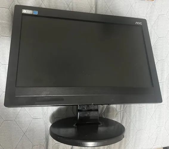Monitor AOC 15,6? 519Sw com defeito - liga e apaga