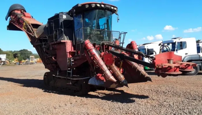 Colhedora de Cana Case A8810 ano 2020 com 12.320 horas, em SP