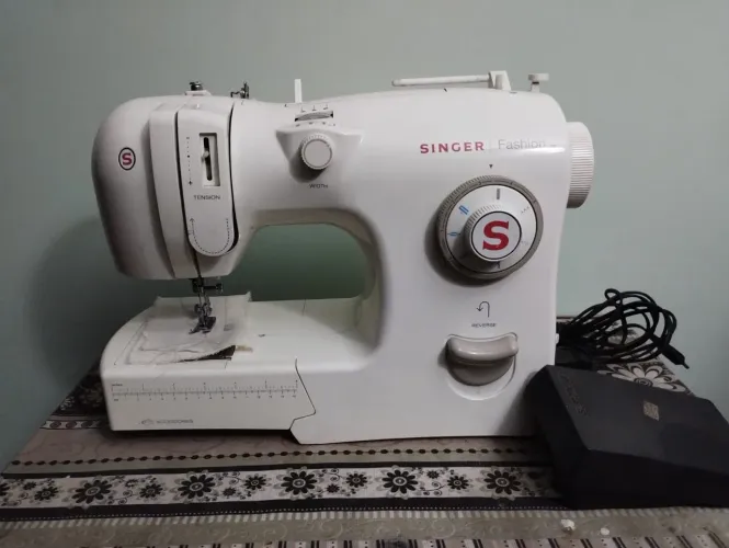 Máquina de Costura Singer Fashion 5523 Semi Nova