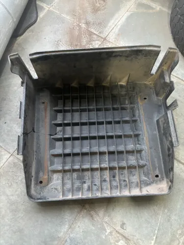 TAMPA DE BATERIA Mercedez Benz ATEGO 1315 1418 1518 1718 1723 1725 2423 2425 2428