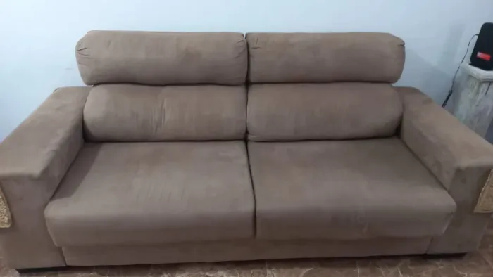 Sofá 3 lugares em suede