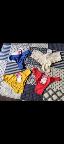 1 Fio dental e 4 calcinhas modelo normal marca Demillus 