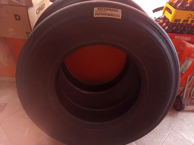 Vendo 03 Pneus para caminhão
