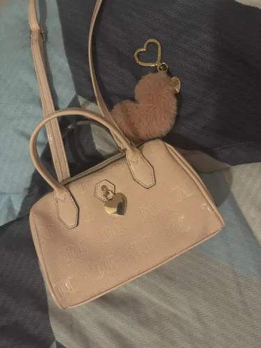 Bolsa Juicy Couture original com chaveiro coração pom pom