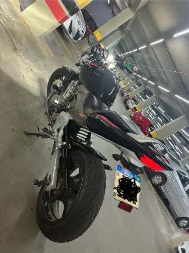 Vendo Hornet impecável