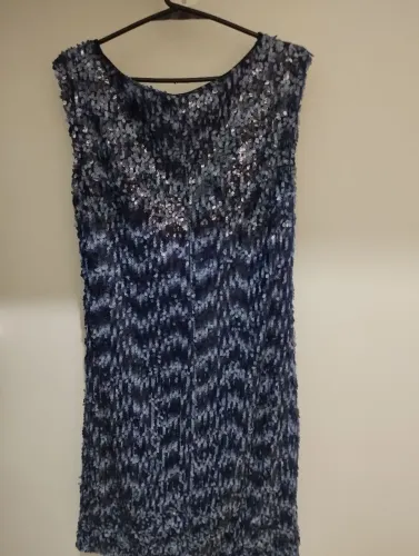 Vestido de festa com paetês azul