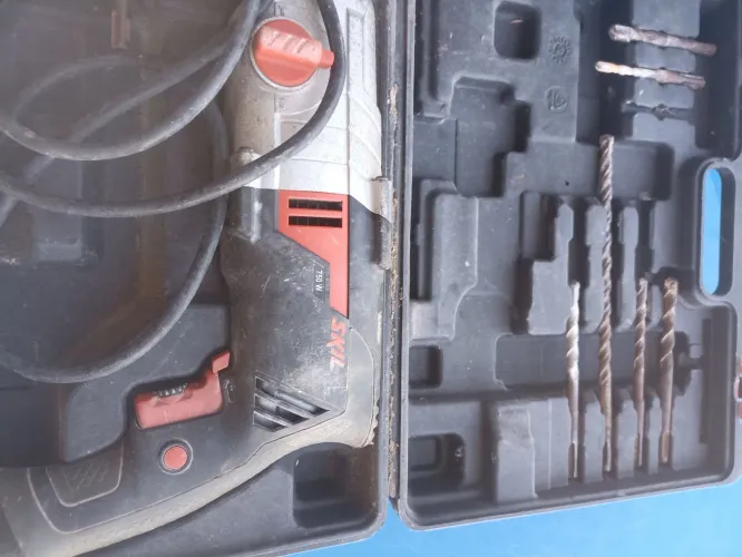 Furadeira de Impacto SKIL 750W com maleta e acessórios