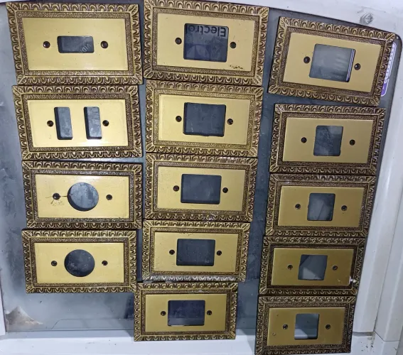 Tomadas e Interruptores Decoração Dourada - 15 Peças