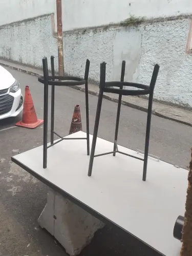  Banco preto sem assento 