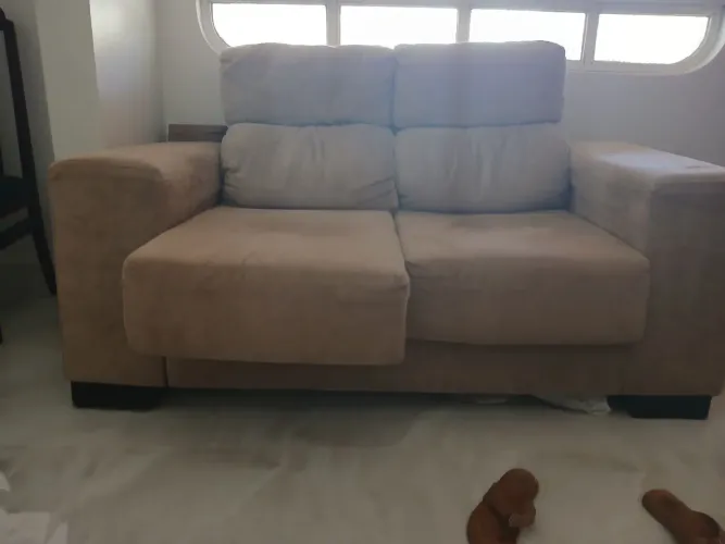 Sofá 2lugares semi.novo retrátil