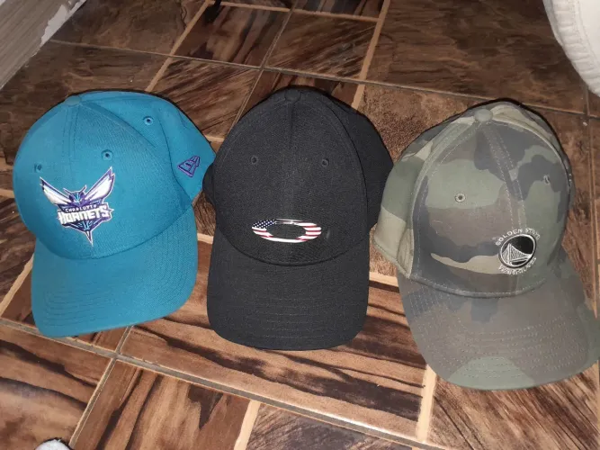 3 bones originais , semi novos pouco utilizados