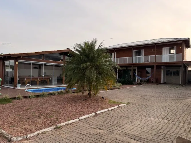Sobrado 5 dormitórios em Atlântida