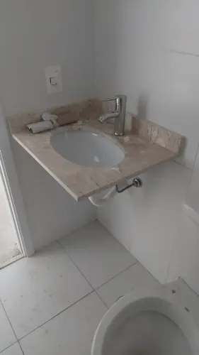 Portas, pias (banheiro), tanque e vaso sanitário