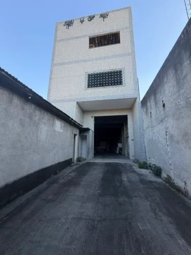GALPÃO COM MIL METROS QUADRADOS EM VICENTE DE CARVALHO !
