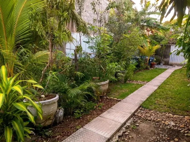 CASA (QUINTAL AMPLO 12X30) - NÃO PASSE SEM VER. 