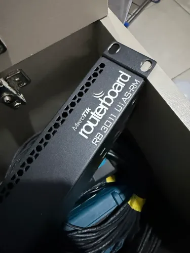 Roteador MIKROTIK RB 3011 - Novo usado só em bancada