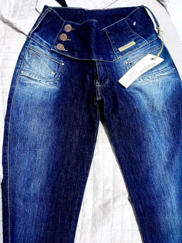 CALÇA RI19 NOVA NA ETIQUETA N 40.JEANS COM LYCRA. NUNCA USADA