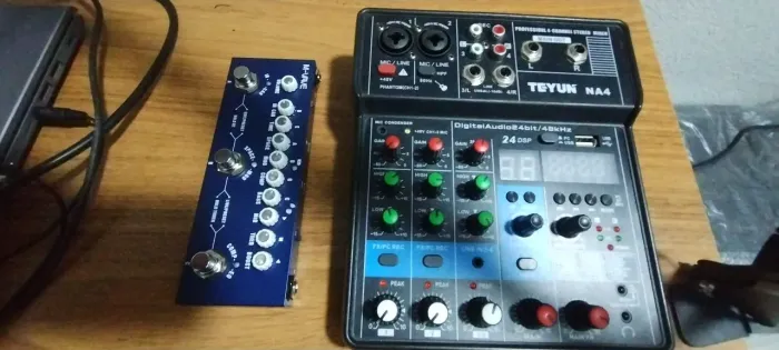 Pedal m vave Bass + mesa 4 canais Teyun na4