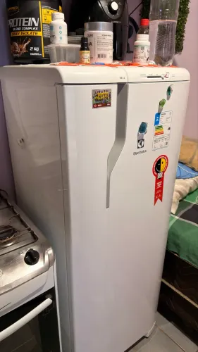 Geladeira Electrolux 240L Seminova