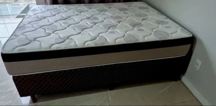 Cama box king size  marca Gazin 