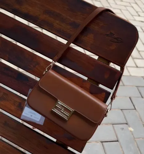 Bolsa pequena marrom