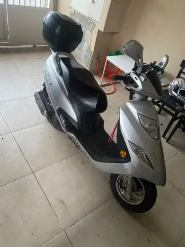 Vende-se moto burgman ano 2013