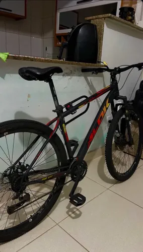 Bicicleta com macha e suspensão