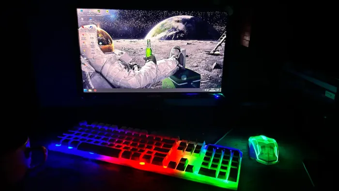 Computador (Estudos) ( Jogos) VENDO BARATO PRA IR LOGO ACEITO OFERTA 