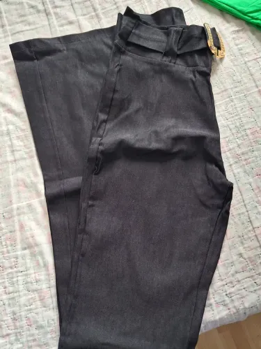 Calça comprida no tecido bengaline 