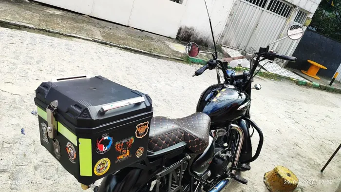 Meteor Stellar Ano 2024 cor preta moto um verdadeiro trator.