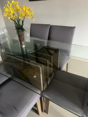 Mesa de vidro de 6 cadeiras