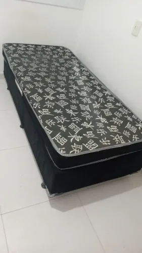 Cama box solteiro pouco usada