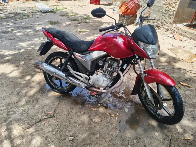 Honda 150 em bom estado de conservação