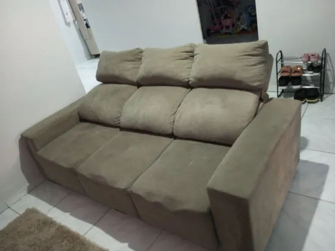 Sofá retrátil e reclinável cor Marrom estou vendendo pois estou me mudando