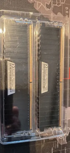 Memória Corsair Vengeance 2x8 (16G)