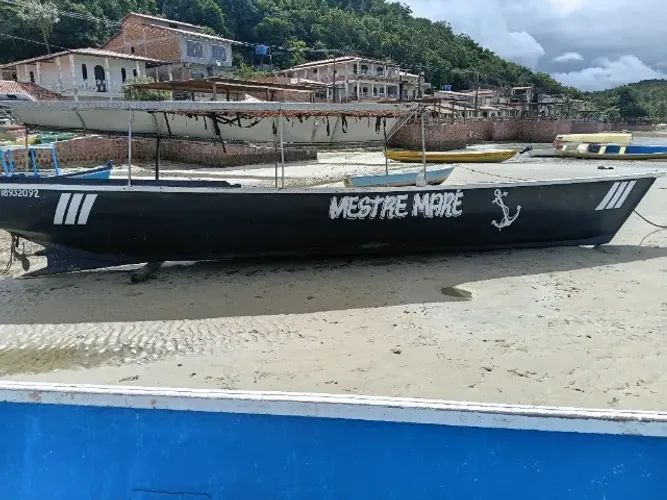 Canoa de fibra 10 metros por 2,10 de altura com motor nsb11 por 50mil