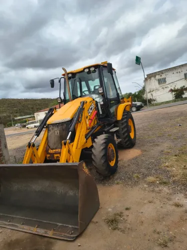 RETROESCAVADEIRA JCB 3X ÚNICO DONO