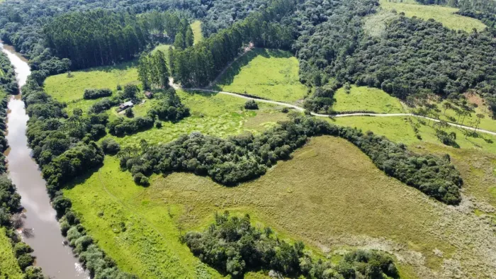 Terreno com 57 hectares próximo da rodovia