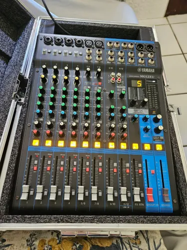 Mesa de som Yamaha mg12xu 
