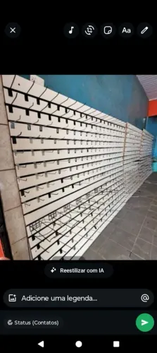 Painel canaletado com ganchos