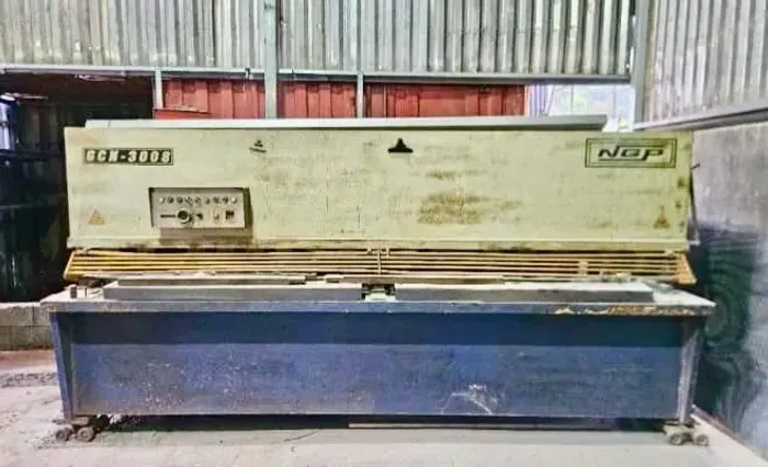 Guilhotina hidráulica 3,20 metros semi automática CN capacidade 6,5mm