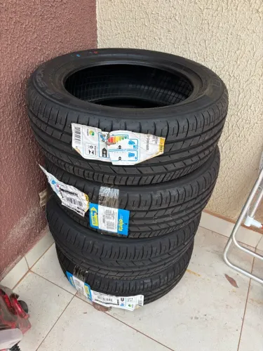 VENDO JOGO COM 4 PNEUS DUNLOP NOVOS