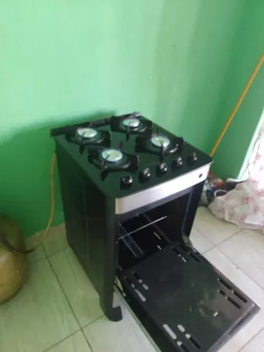 Vende se fogão esmalte mesa de vidro funcionando as 4 bocas e forno perfeitamente 