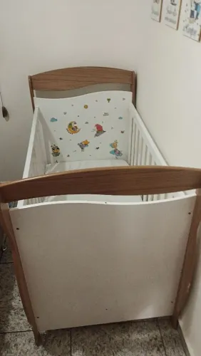 Berço branco com colchão dois em um (cama )usado 
