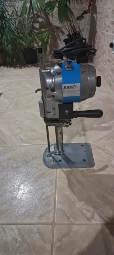 Máquina de cortar tecido Kamel