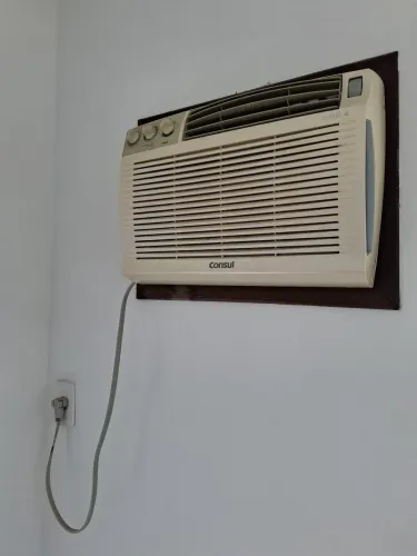 Vendo ar de janela usado